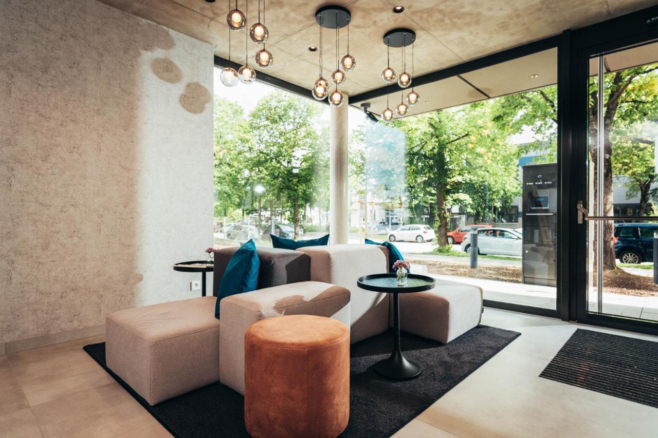 Kalm - East Aparthotel 4*
