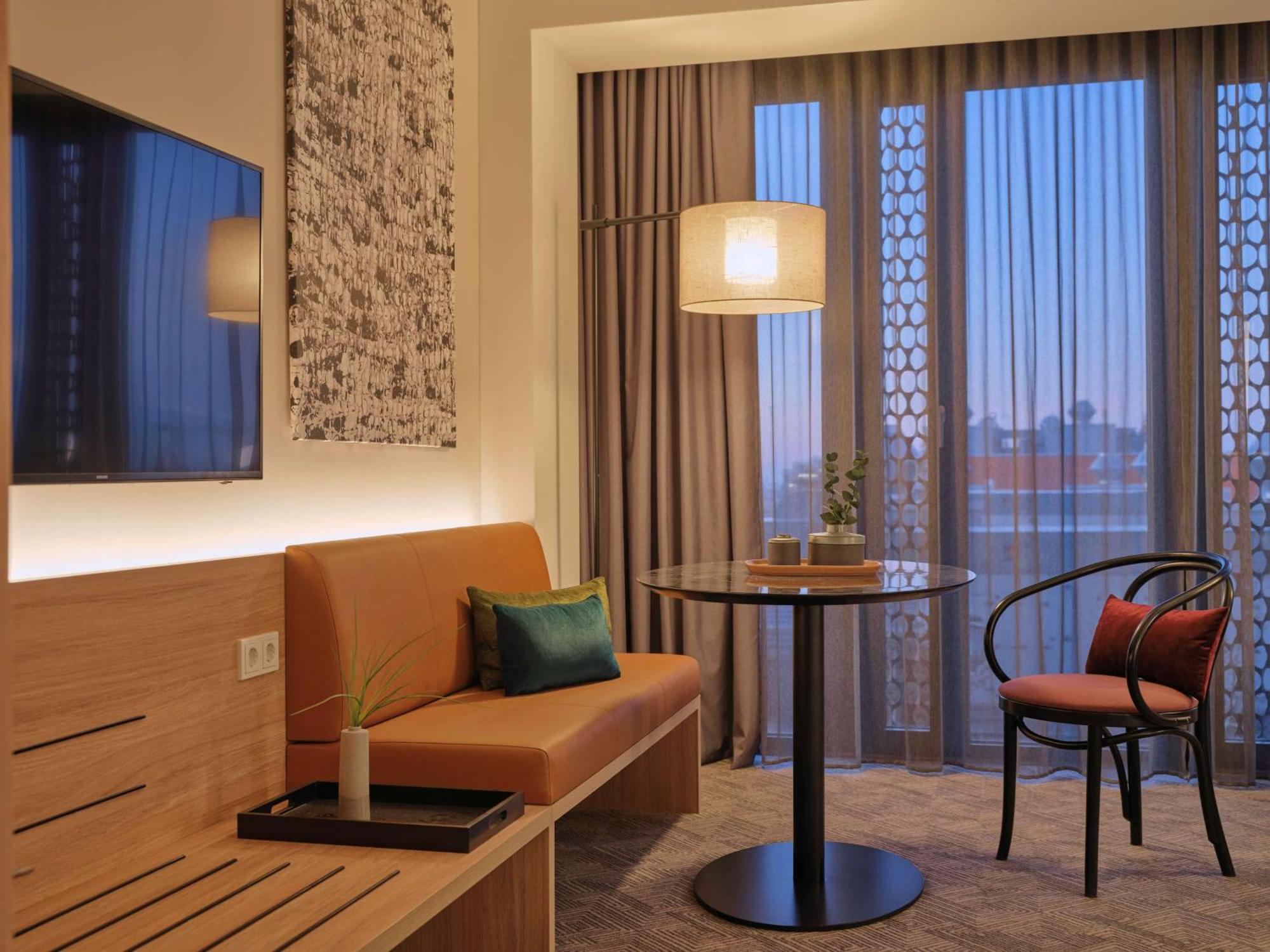 Adina Hotel 4*