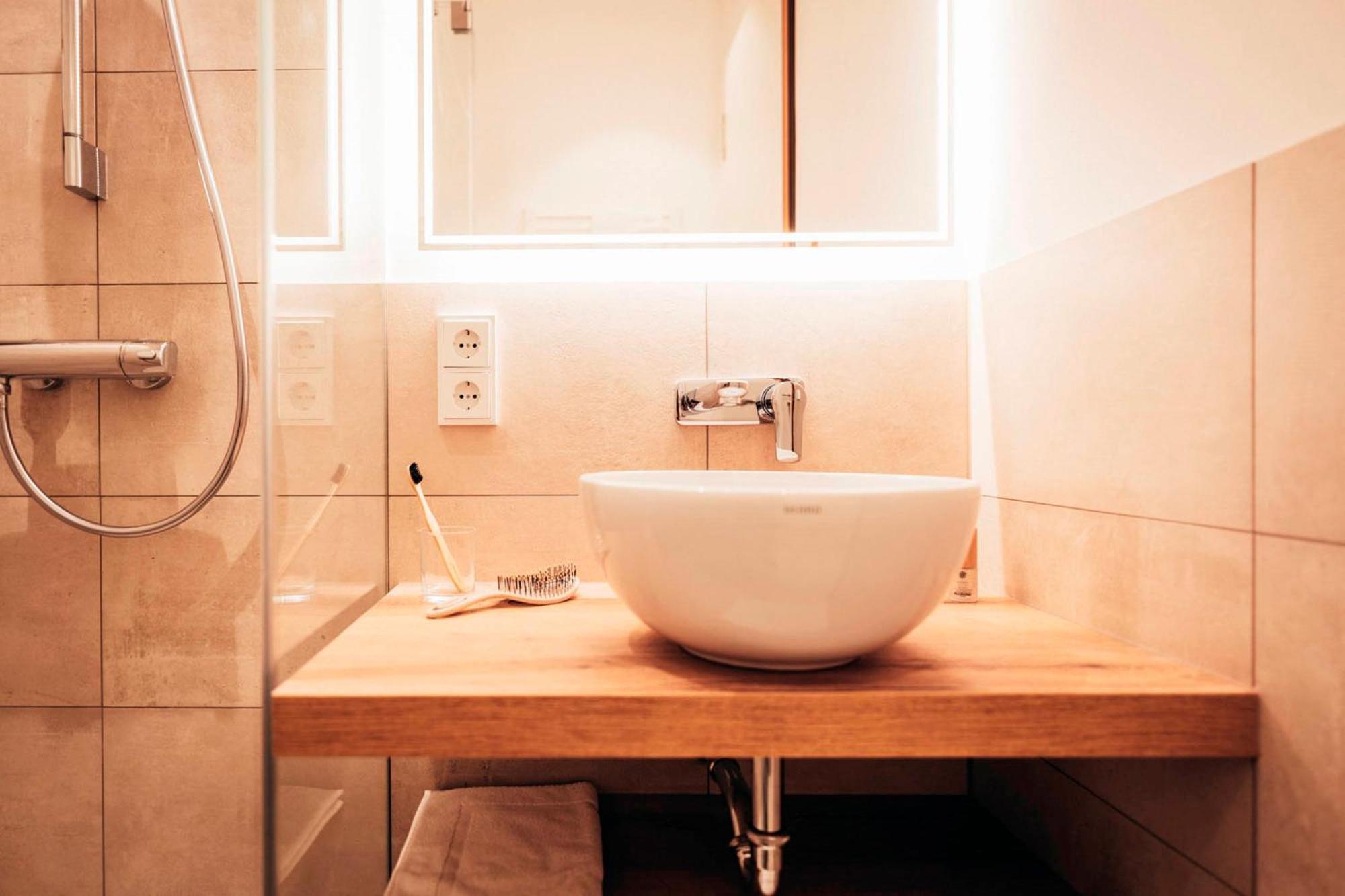 Kalm - East Aparthotel 4*