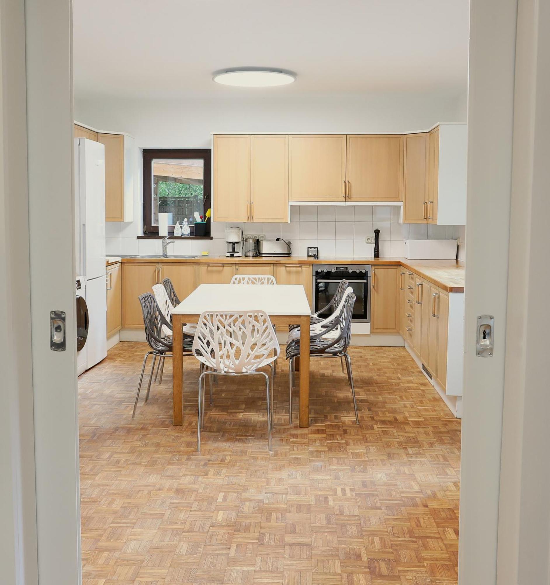 10 Min Subway U-bahn To Marienplatz 130 M2 - 4br - 2bath *