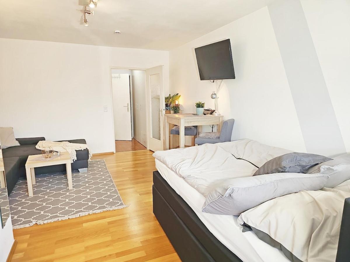 Furnished U6 Harras Apartment