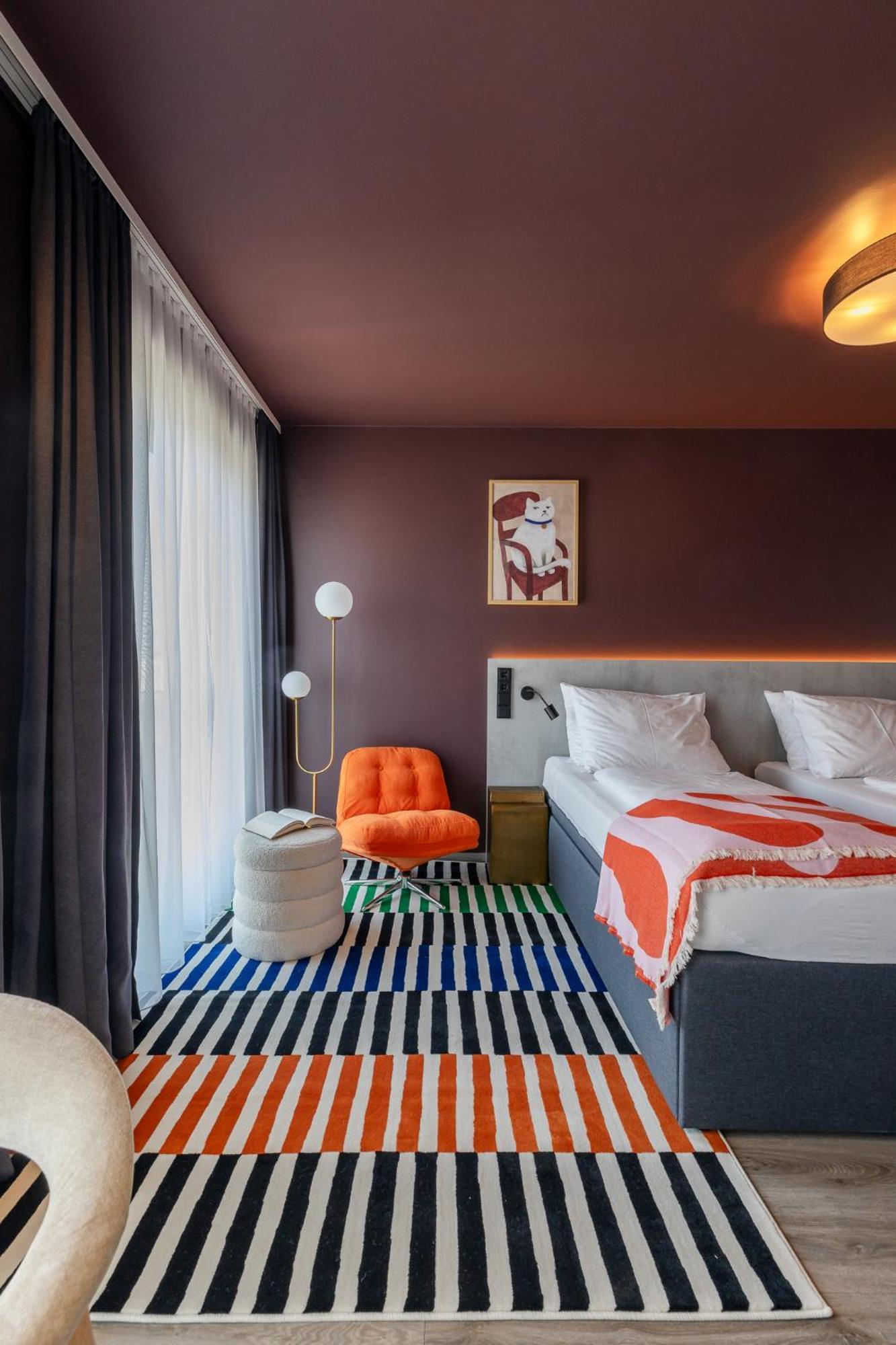 Kalm - East Aparthotel