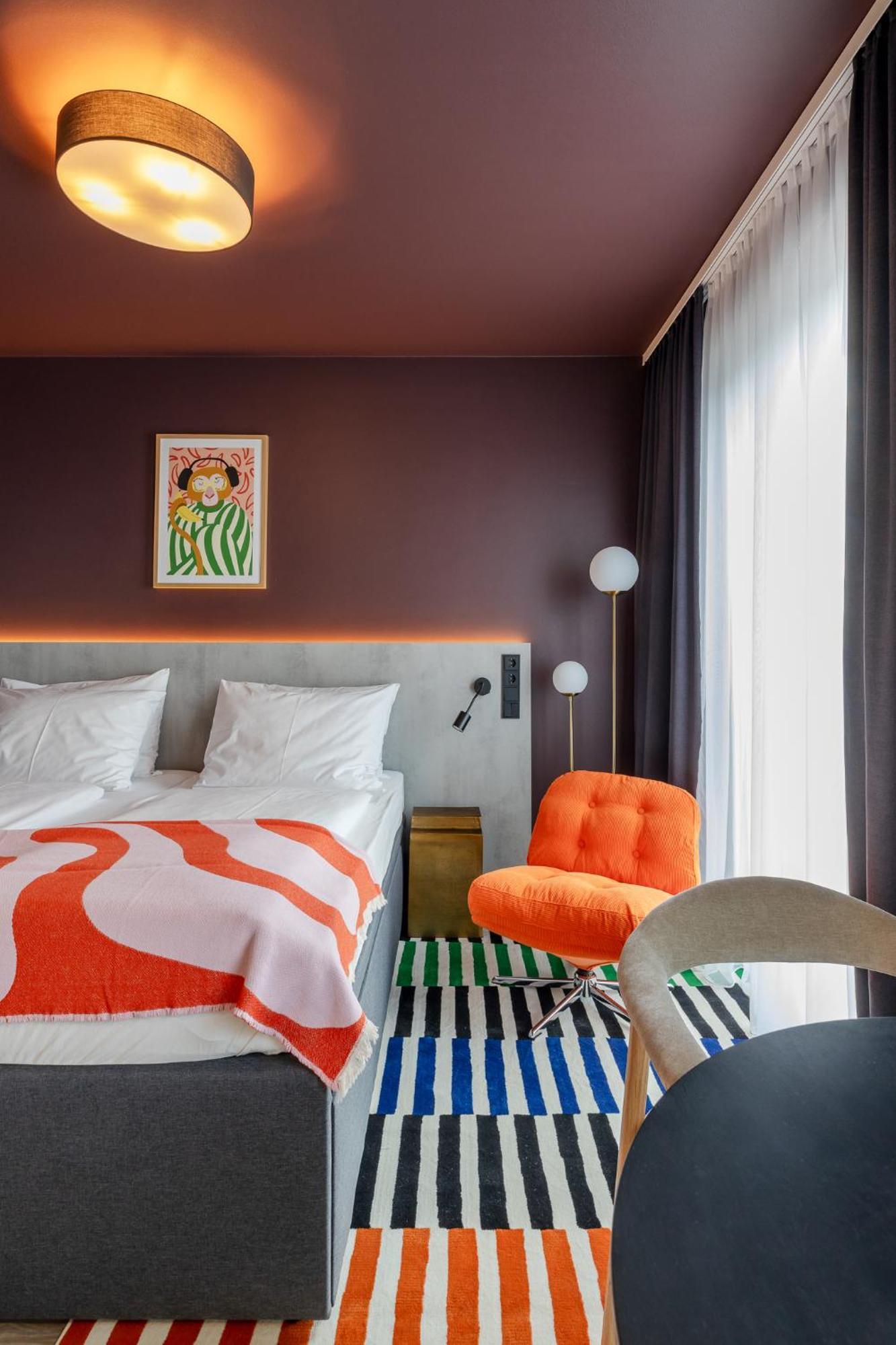 Kalm - East Aparthotel 4*