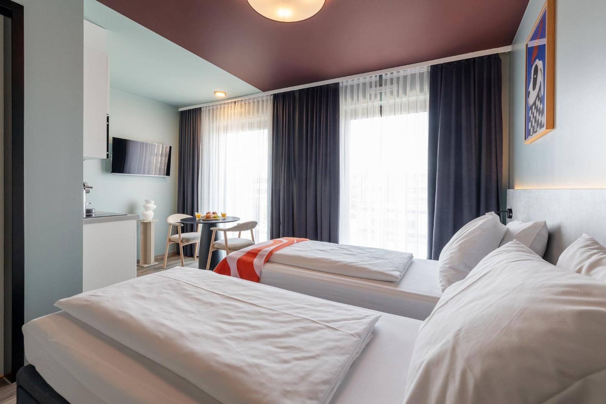 Kalm - East Aparthotel