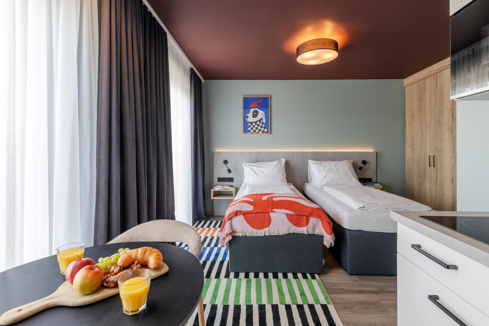 Kalm - East Aparthotel