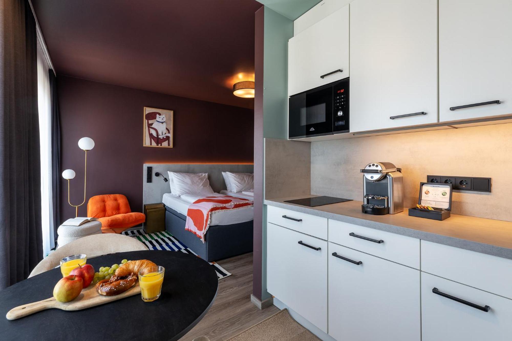 Kalm - East Aparthotel 4*