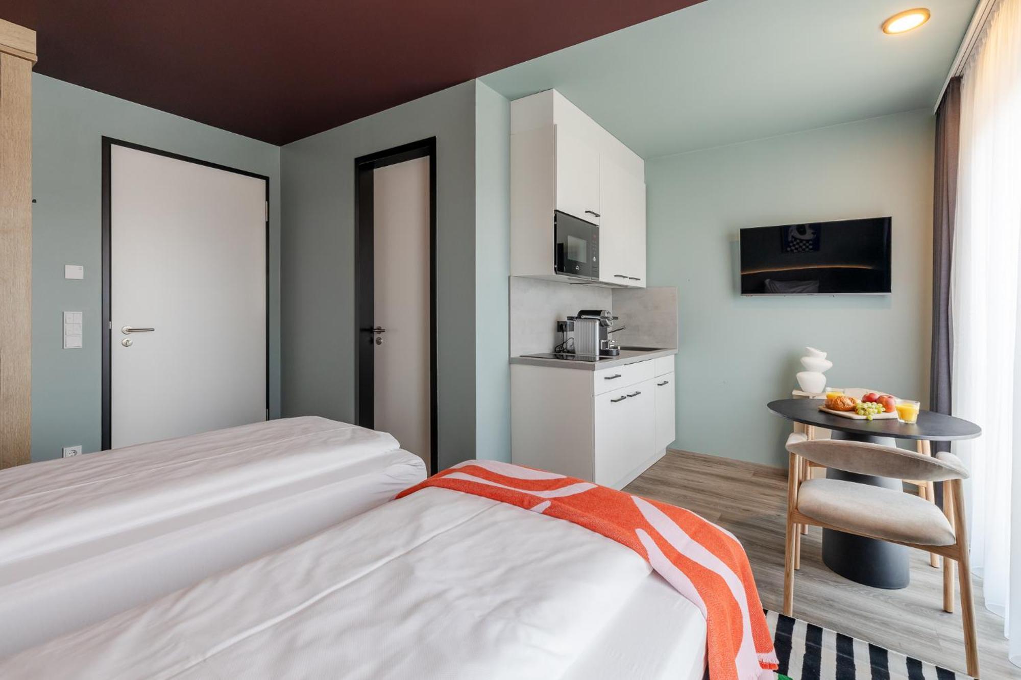 Aparthotel Kalm - East 4*