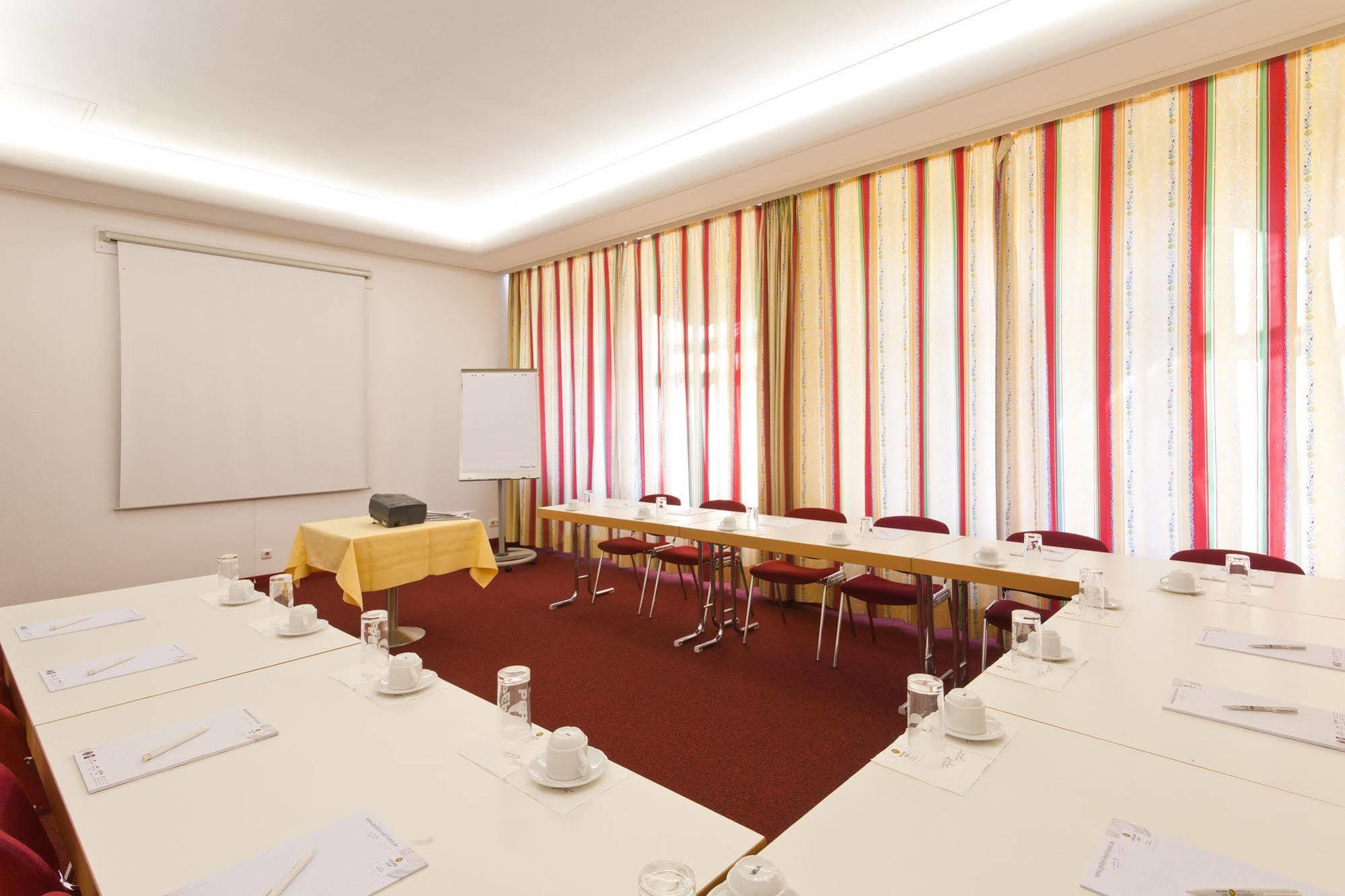 Parkhotel Im Lehel By Blattl