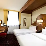 King\'S Hotel First