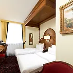 King\'S Hotel First