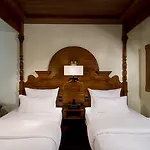 King\'S Hotel First