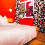 Happy End Hotel