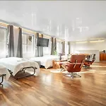 Munich Most Central Holiday Apartment 90M2 - 969 Sq Ft Of Luxury