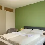 Central Flat With 3 Bedrooms And Free Parking Space