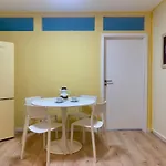 Central Flat With 3 Bedrooms And Free Parking Space