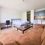 Ruhiges Apartment, Balkon, U-Bahn