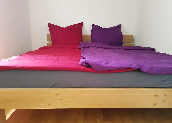 Ruhiges Doppelzimmer In Privatwohnung An Der U-Bahn, Geteiltes Bad, Eigenes Wc