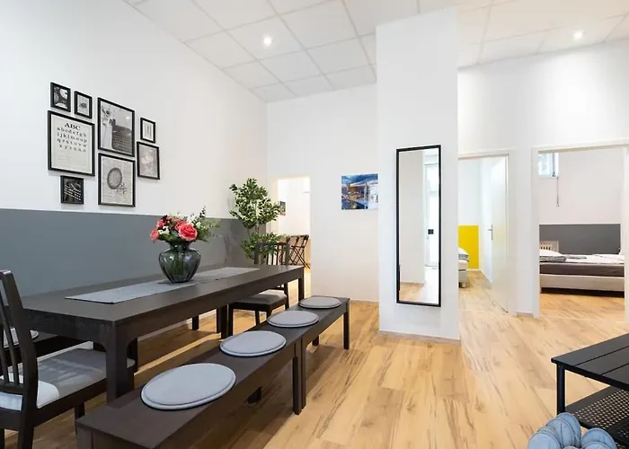 Big Central Apartment Near Rotkreuzplatz With 3 Bedroom For 12 Pax
