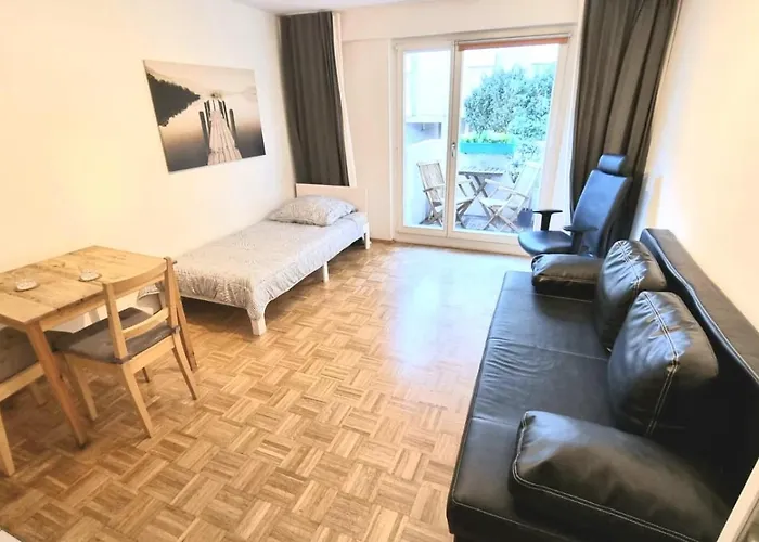 Schwabing Studio With Garden Views