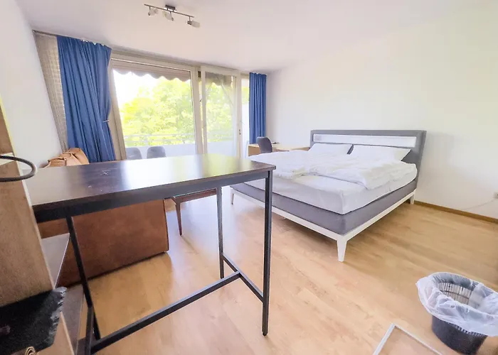 Ruhiges Apartment, Balkon, U-Bahn