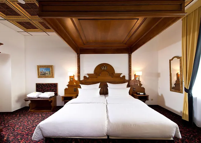 King\'S Hotel First