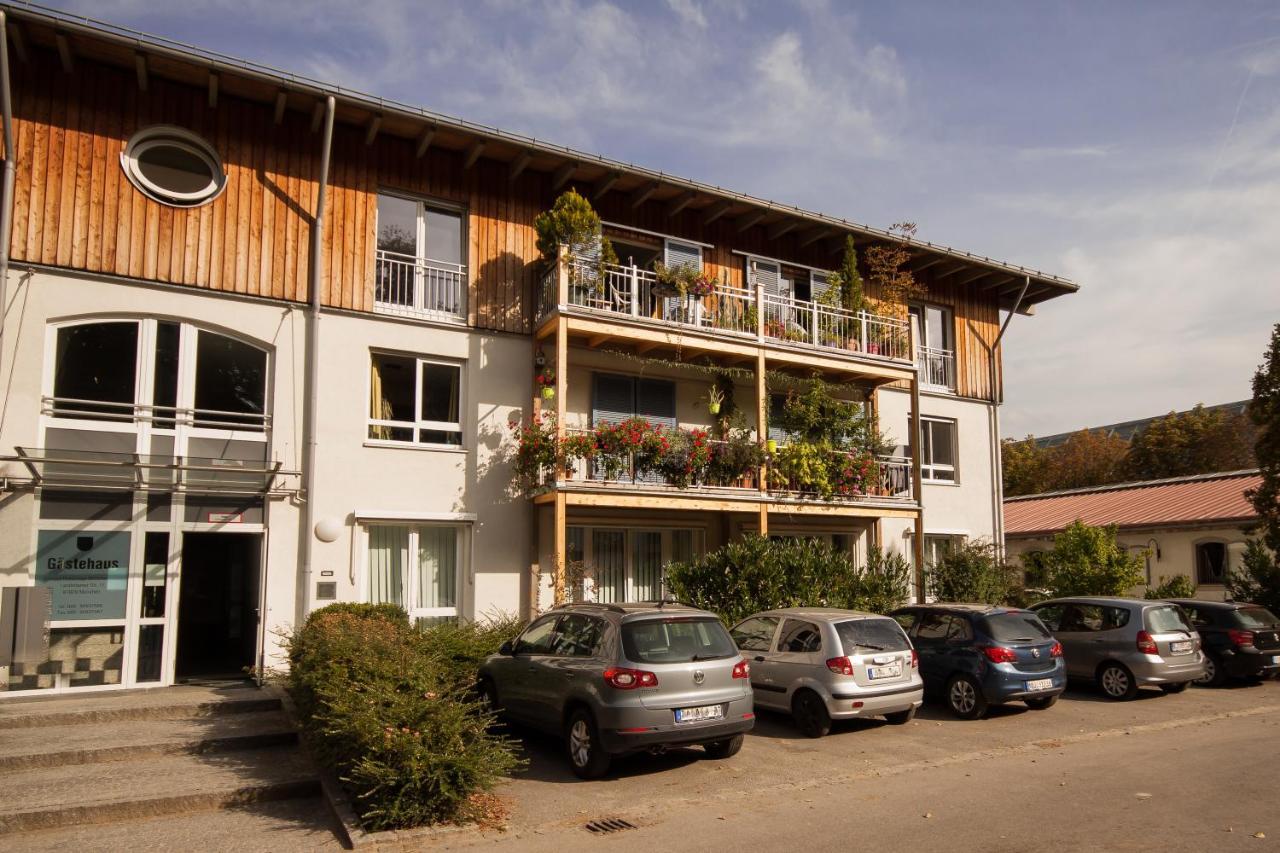 Bed & Breakfast Gastehaus Olympia Reitanlage Munchen-riem