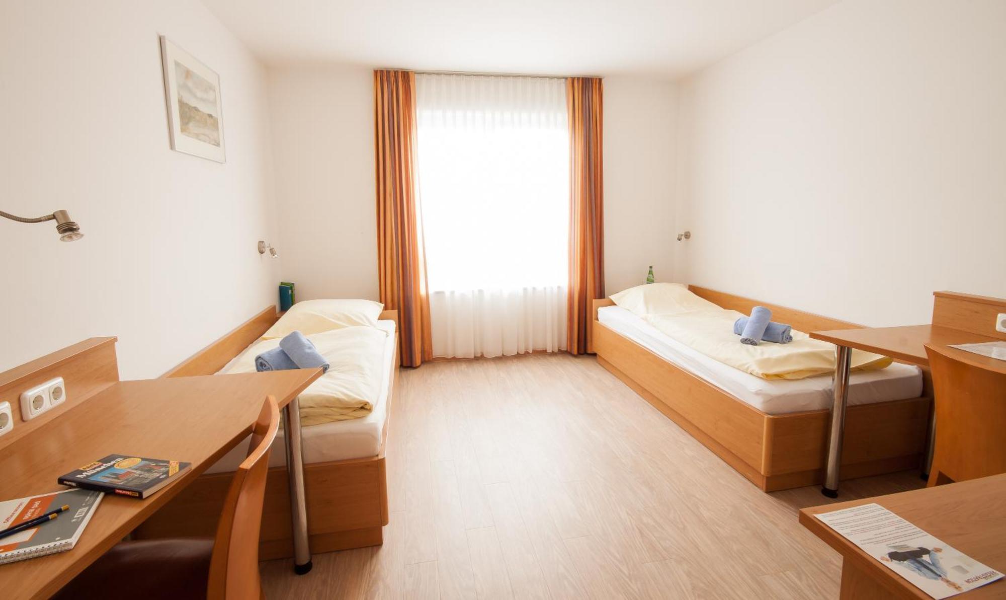 Gastehaus Olympia Reitanlage Munchen-riem