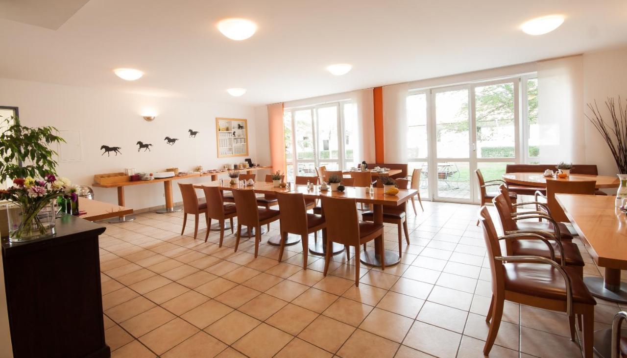 Gastehaus Olympia Reitanlage Munchen-riem *