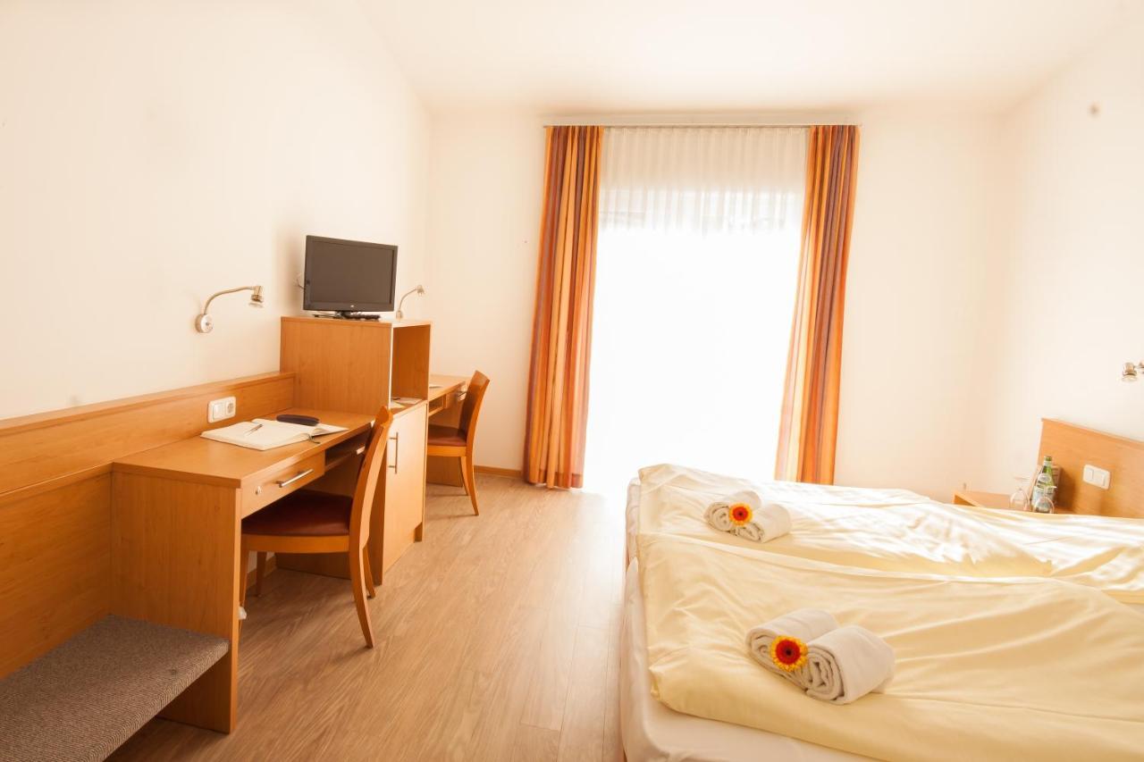 Gastehaus Olympia Reitanlage Munchen-riem *