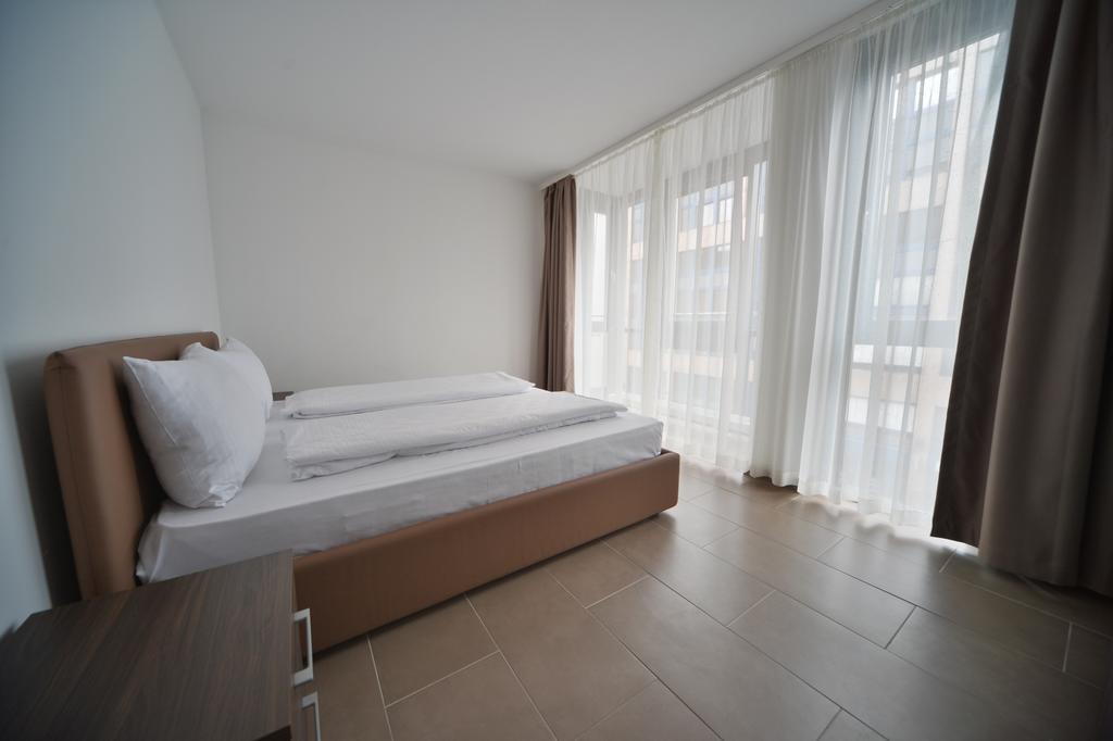 Bayer's Boardinghouse Und 3*