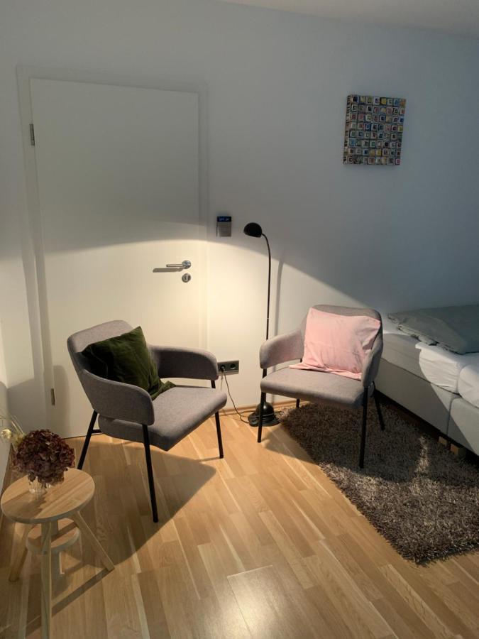 Helle Souterrainwohnung Mit Komfort Munich