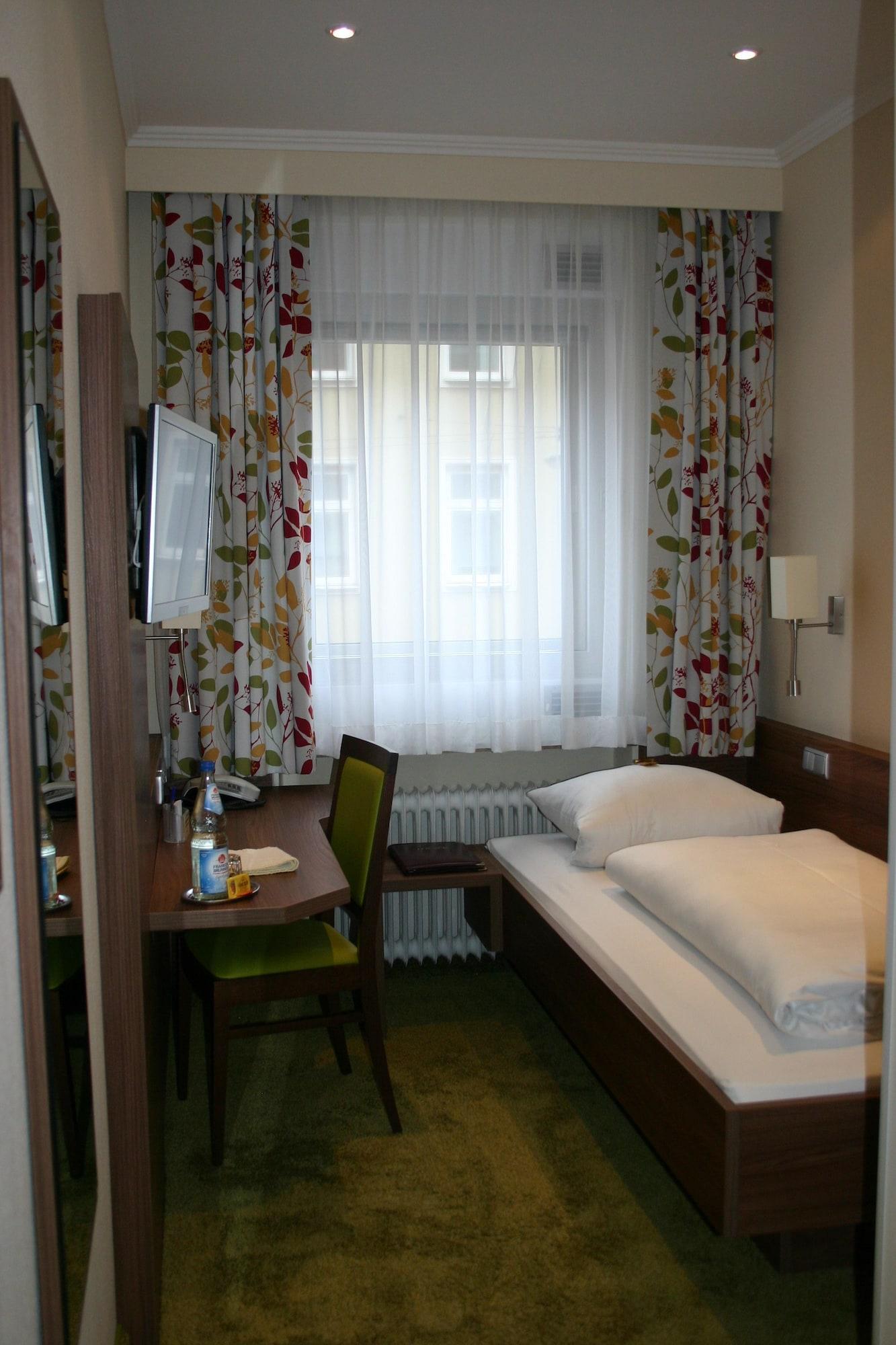 Hotel Hauser An Der Universitaet 3*