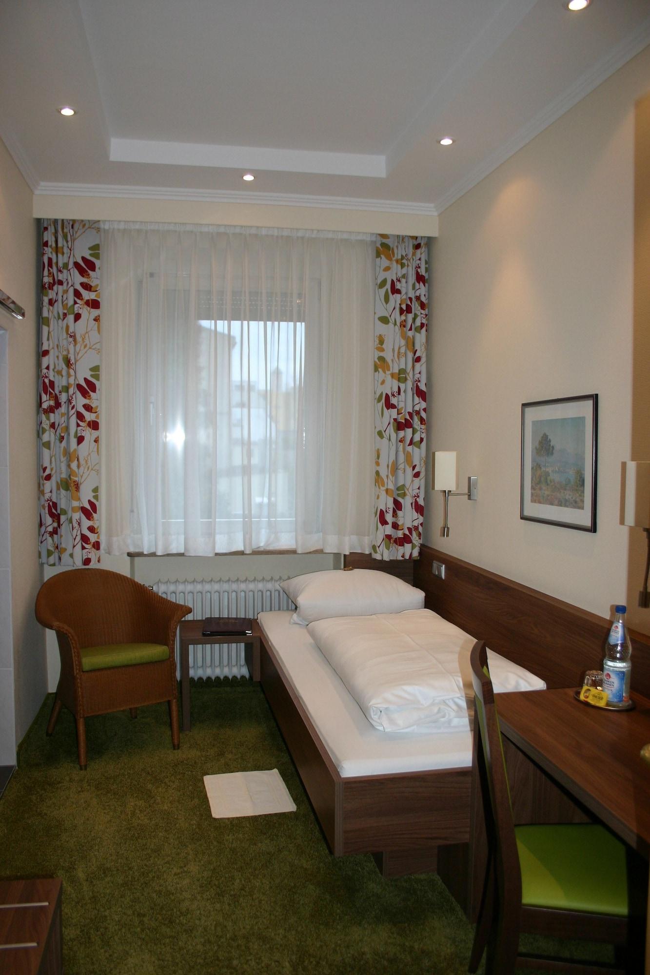 Hauser An Der Universitaet Hotel Munich