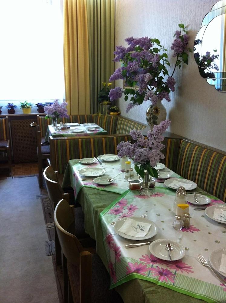 Hotel Hauser An Der Universitaet 3*