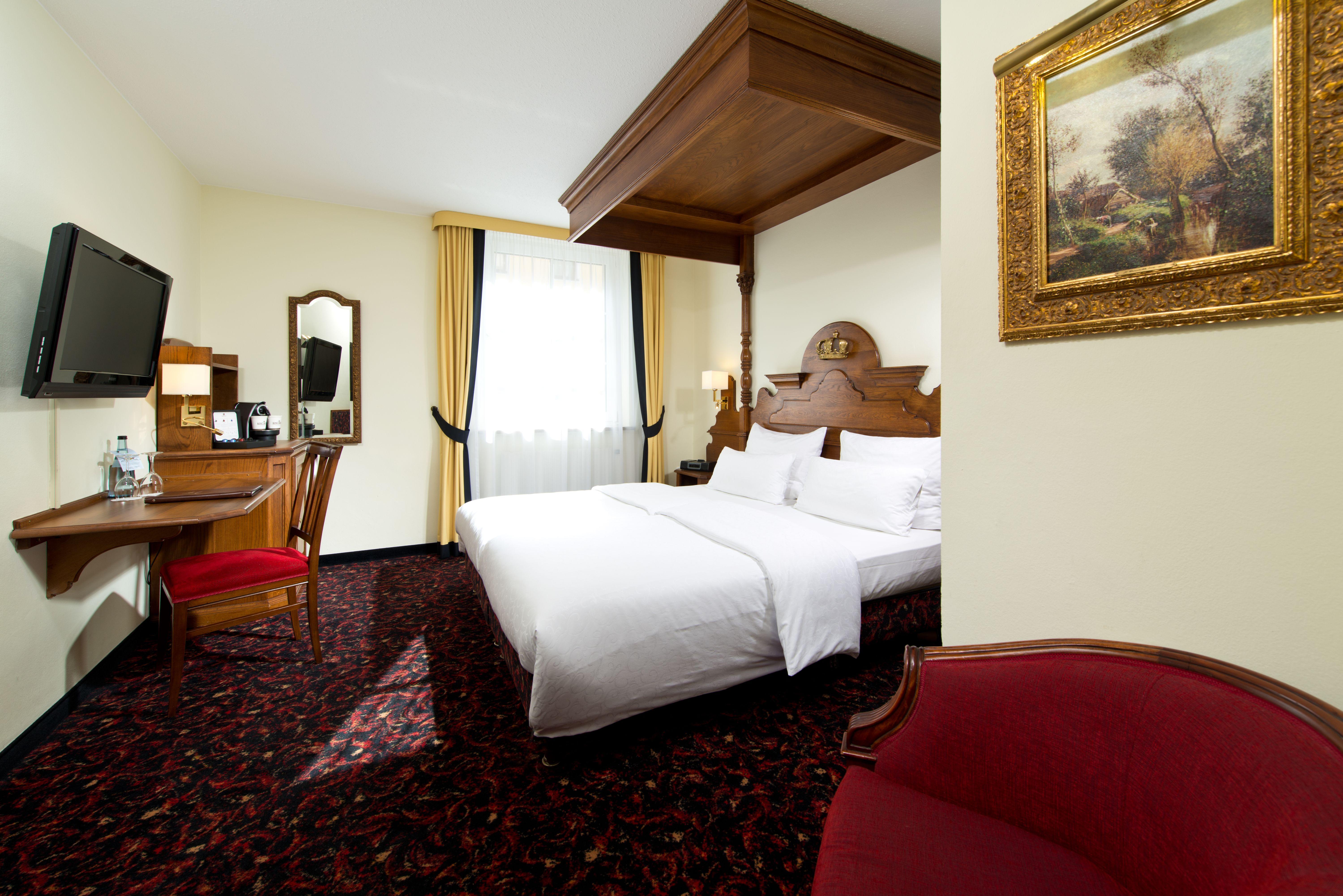 Hotel King's First 4*