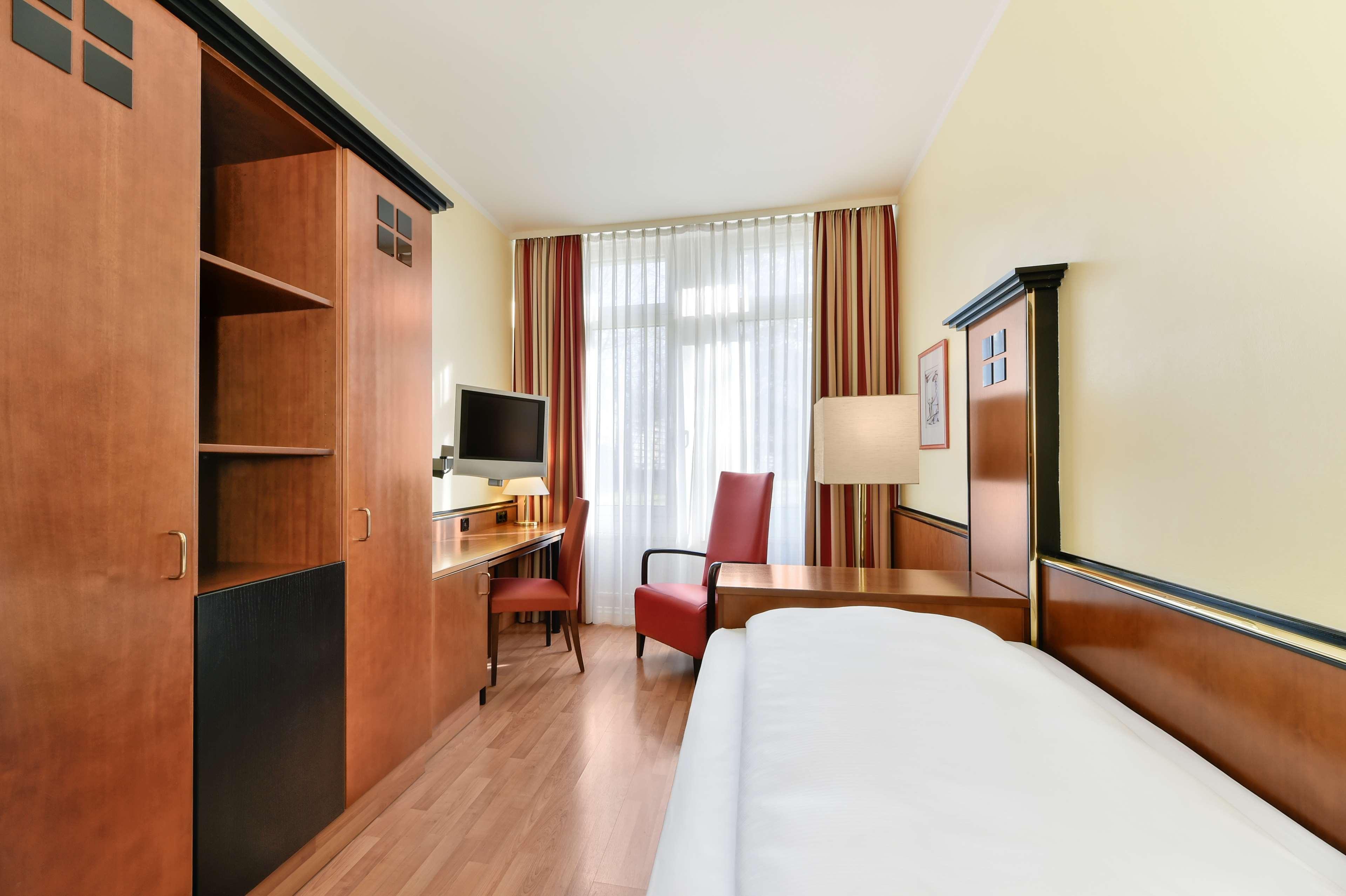 Nh City Sued Hotel