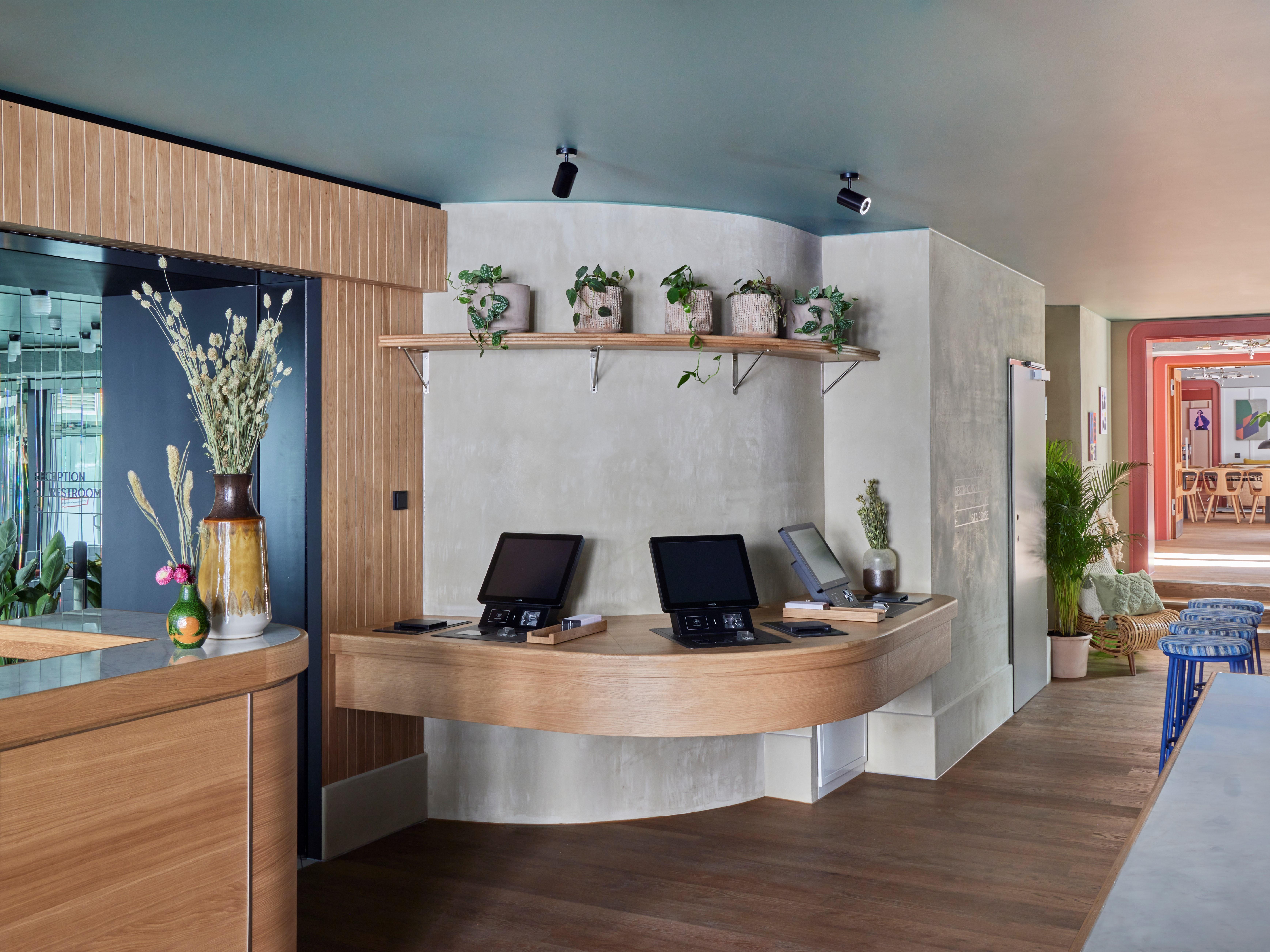 Schwan Locke 4* Munich