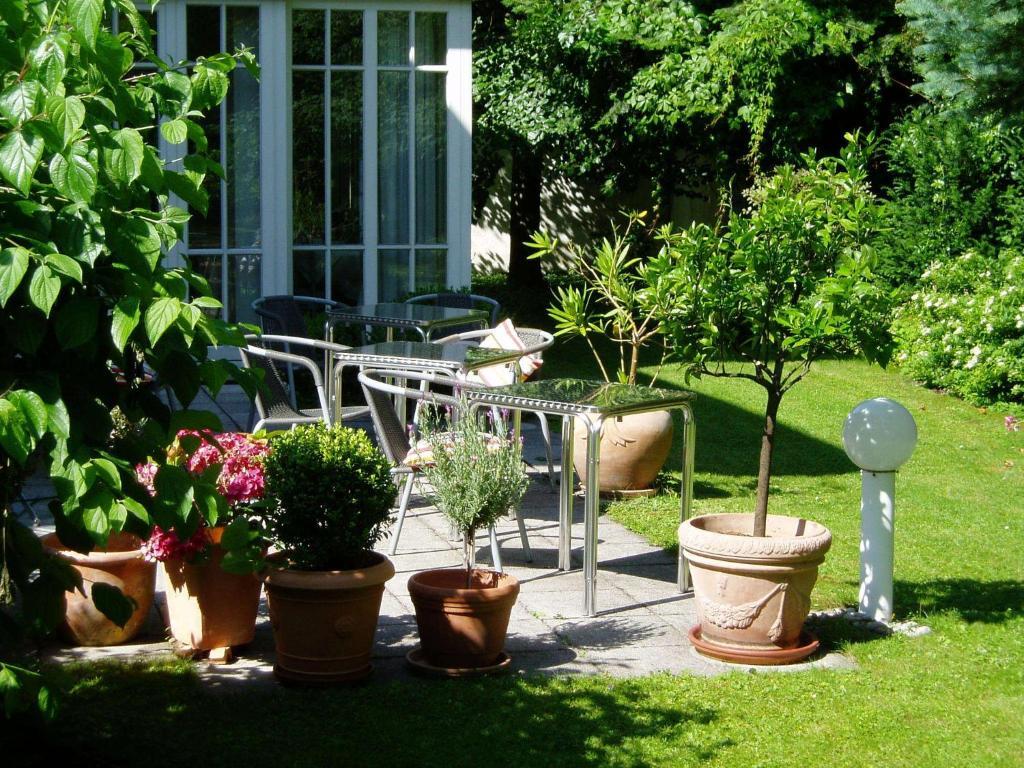 Am Schlosspark 3*