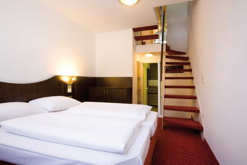 Living Am Olympiapark Aparthotel Munique