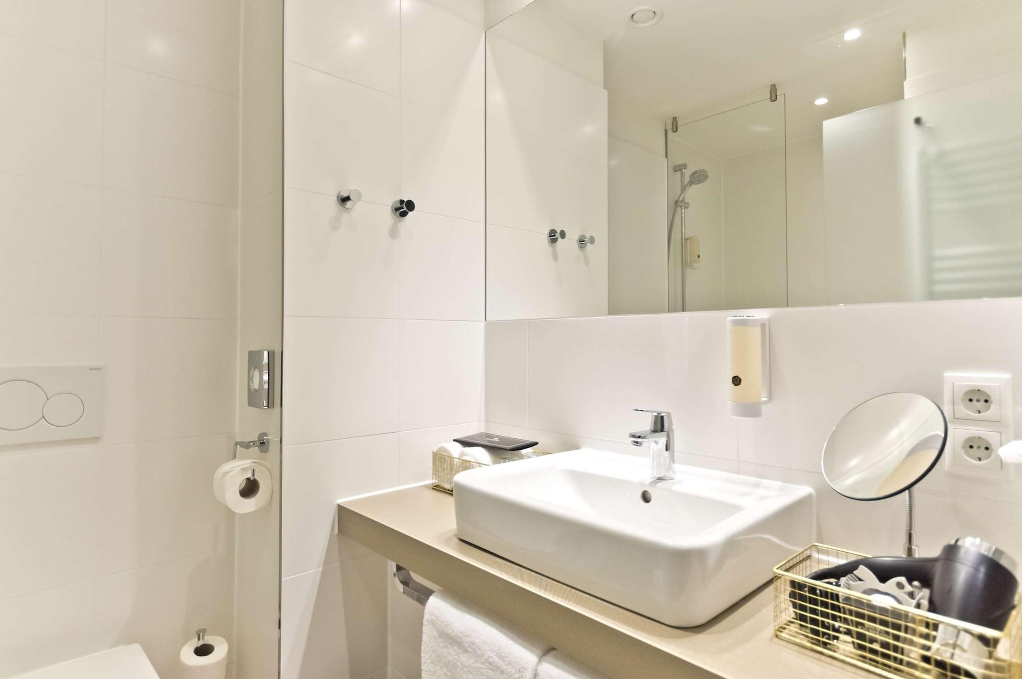 Elaya 4* Munich