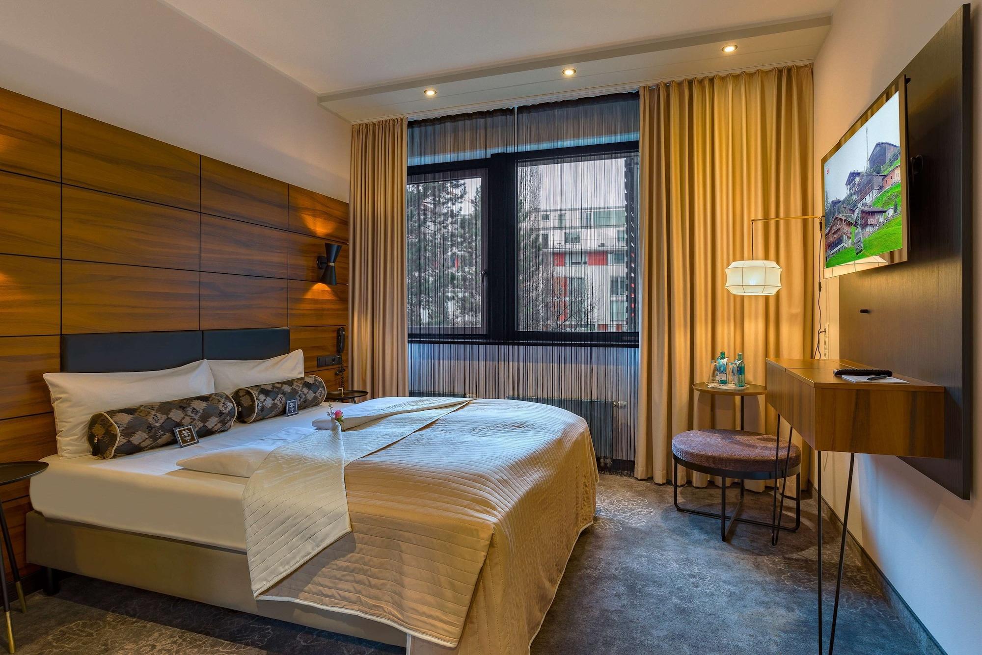 Elaya Hotel 4*