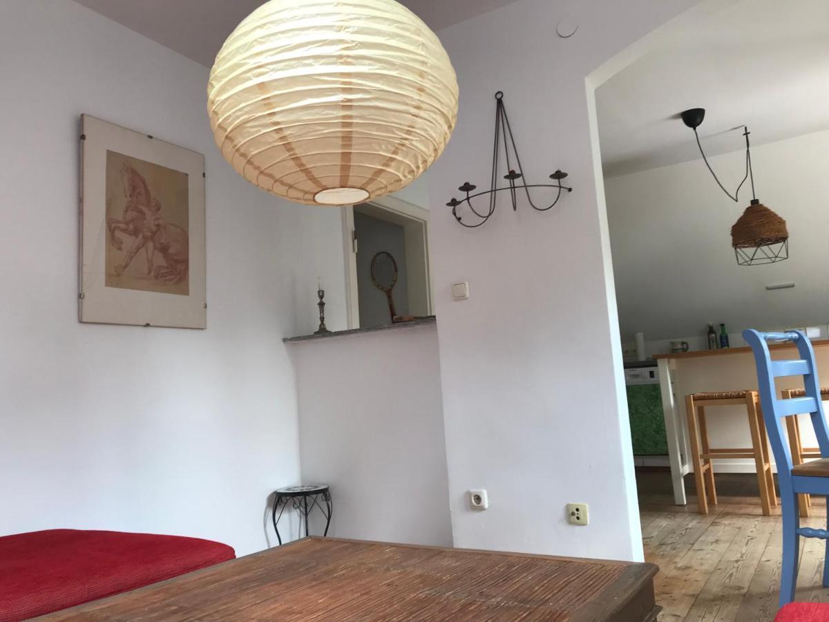 Charmante Altbau-dg-wohnung Apartment