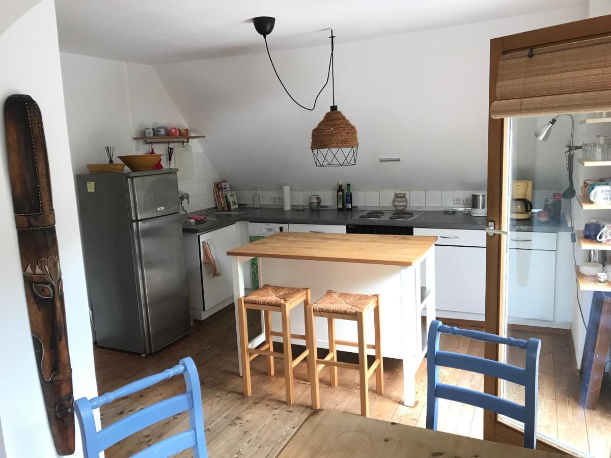 Charmante Altbau-dg-wohnung Apartment *
