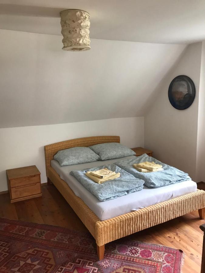 Charmante Altbau-dg-wohnung Apartment