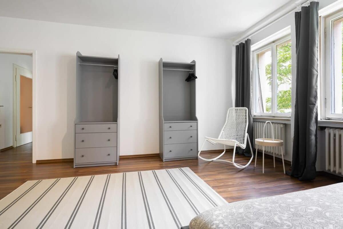 Living In Center Apartment