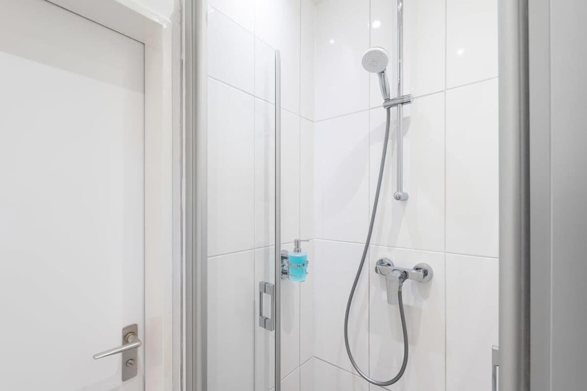 Apartamento Big Near Rotkreuzplatz With 3 Bedroom For 12 Pax *