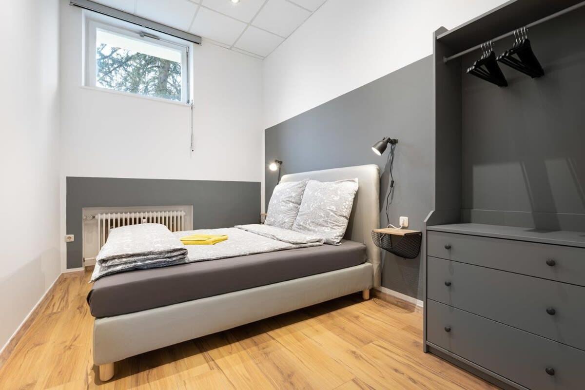 Big Near Rotkreuzplatz With 3 Bedroom For 12 Pax *