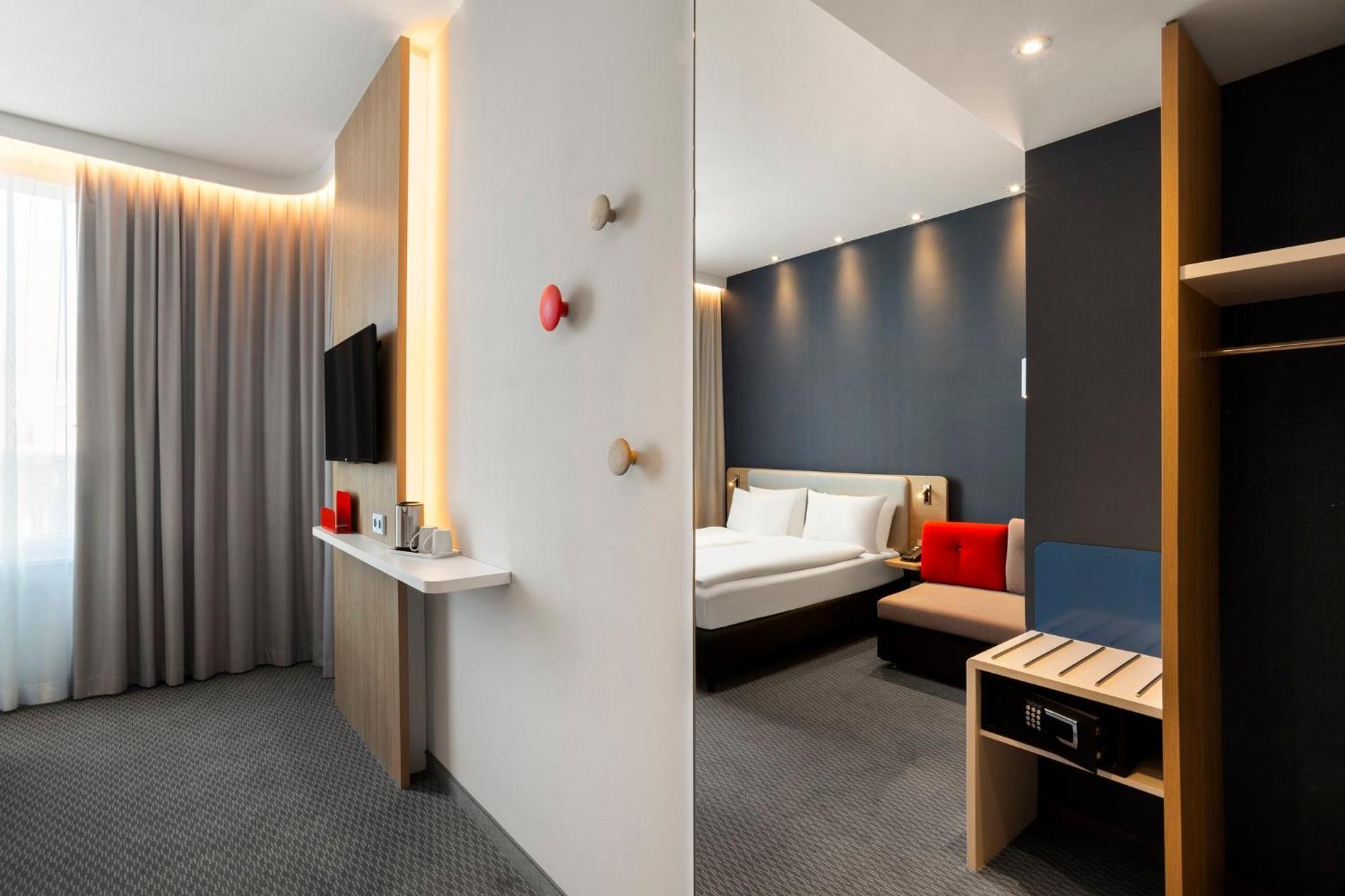 Holiday Inn Express Munich City West By Ihg Hotel 3*