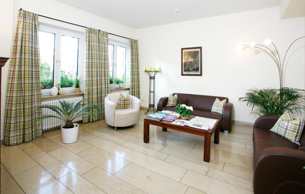 Hotel Biederstein Am Englischen Garten 3*