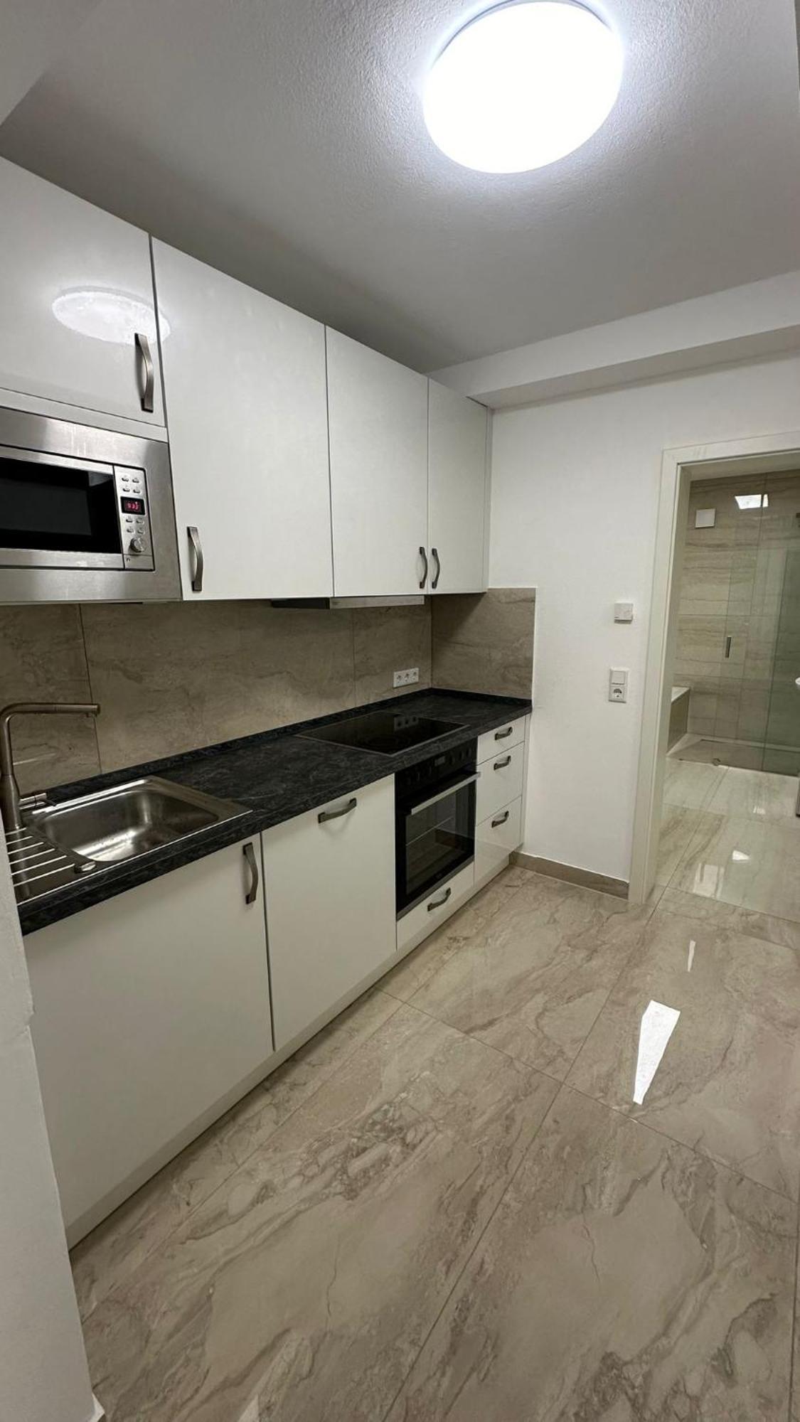 One With Kitchen, And Private Bathroom Near To S8 Train Line Munich